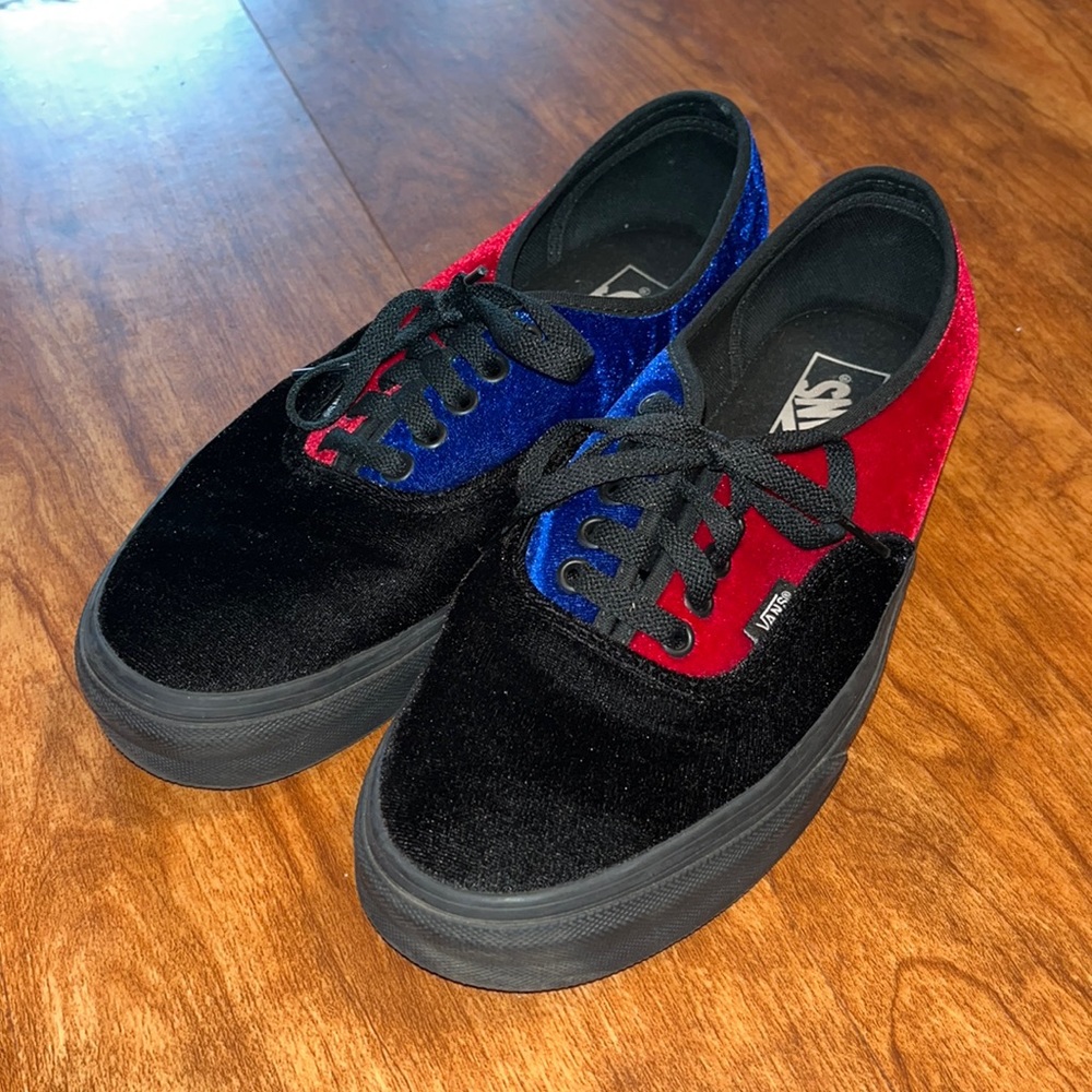 VANS SIZE:9 RED, BLUE, BLACK